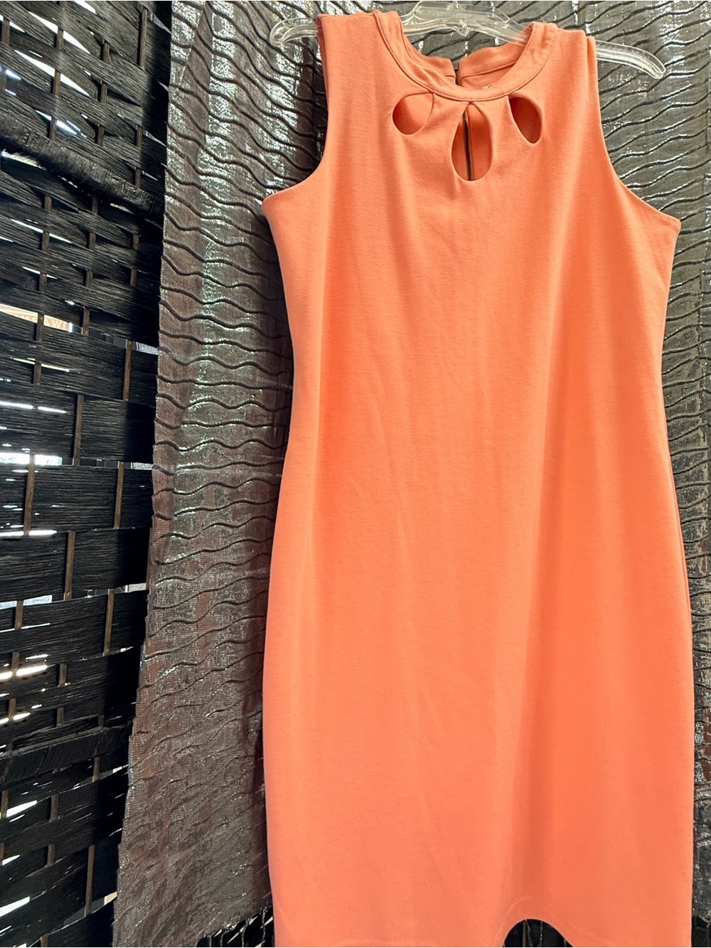 PUMPKIN 🎃 SPICE Sleeveless VERSONA, size 12- Coral/peach Keyhole Shift Dress
